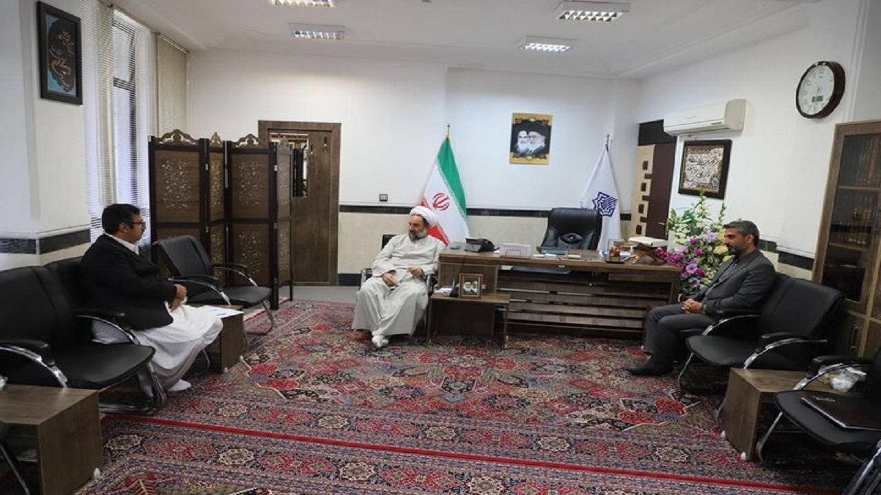 کارگزار نظام و خدمت گزار مردم باشید