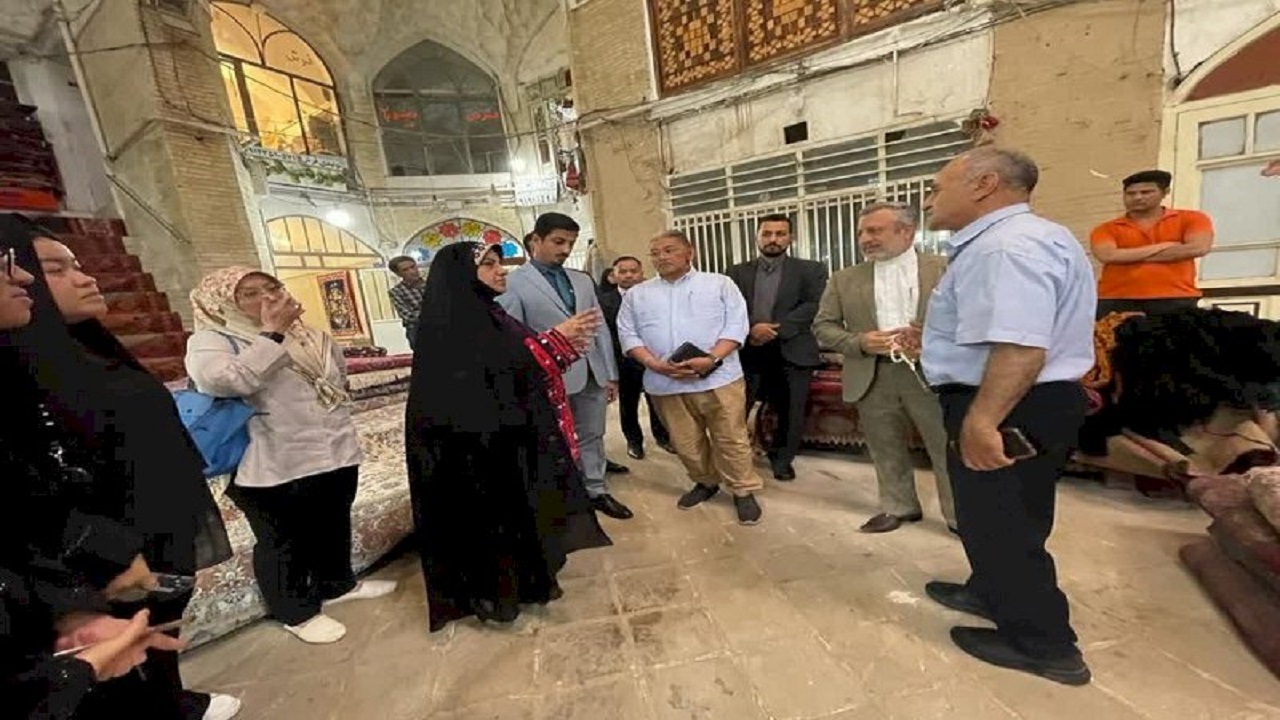بازدید وزیر امور خارجه برونئی از تیمچه بزرگ قم