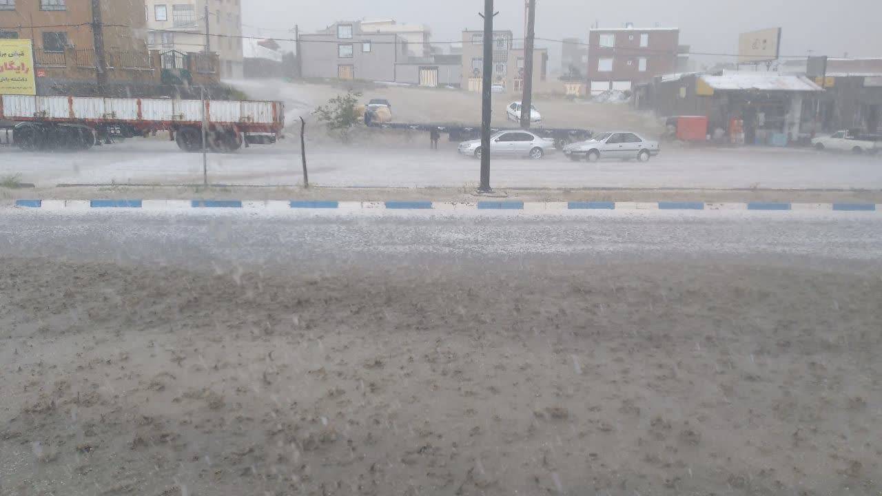 بارش باران و تگرگ در صالح آباد