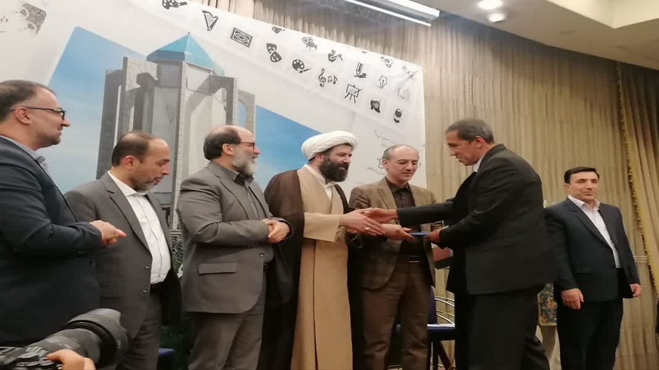 تقدیر از سه دهه تلاش مستند ساز نهاوندی