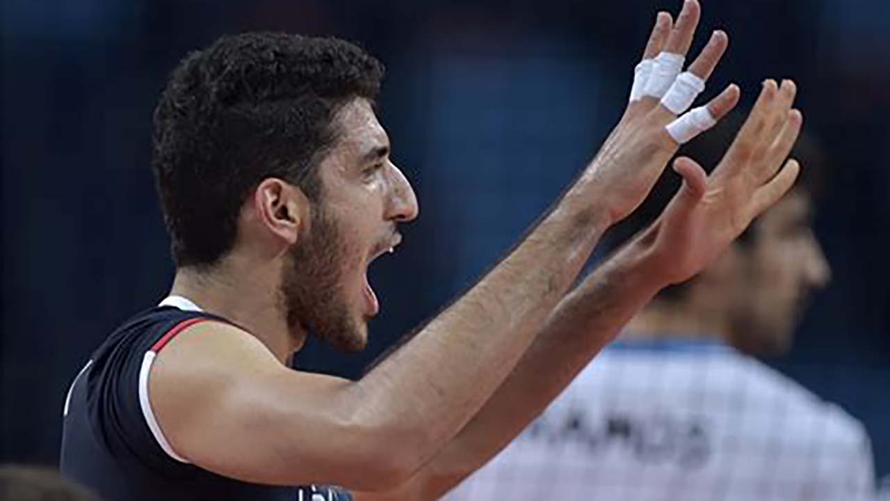 تقدیر گزارشگر عرب زبان از درخشش ستاره ایرانی به زبان فارسی + فیلم
