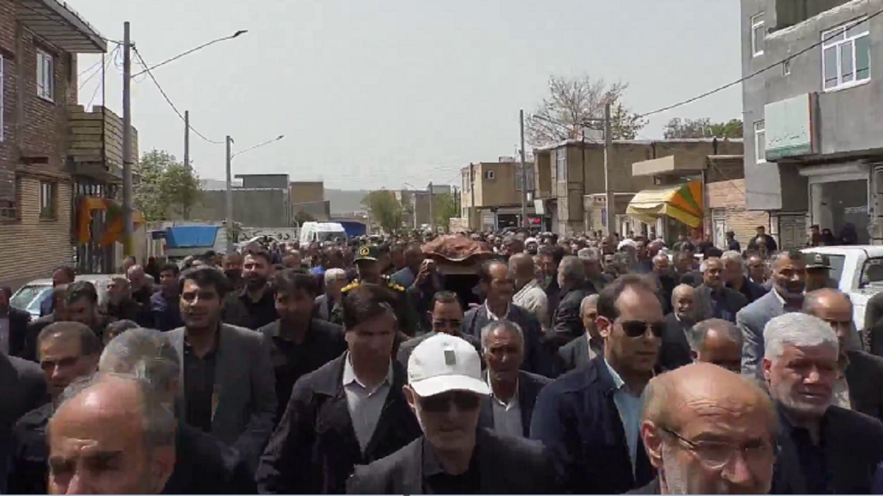 تشییع پیکر مادر دو شهید در هریس