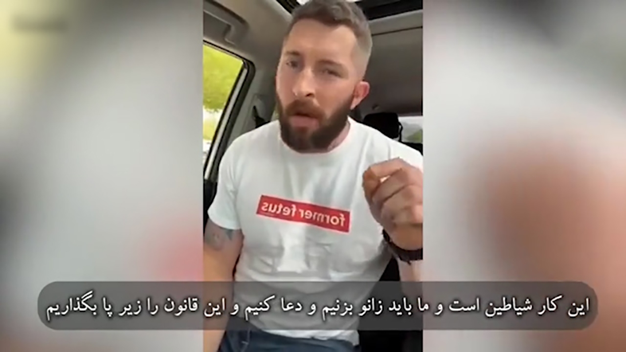 اعتراض یک شهروند آمریکایی به قانون کودک کشی در این کشور + فیلم