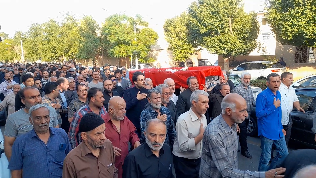تشییع و خاکسپاری پدر  شهیدان جاوید الاثر  صانعی فرد در کاشان