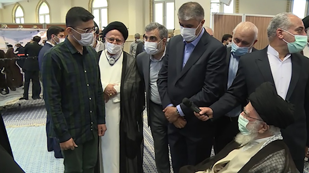 دیدار آرمیتا رضایی‌نژاد و علیرضا احمدی‌روشن با رهبر انقلاب + فیلم