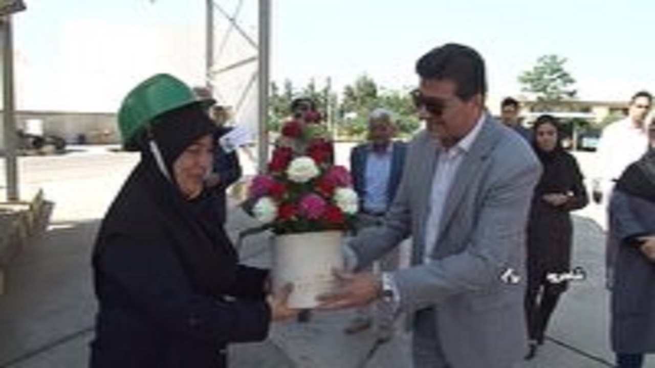آغاز بکار نخستین بانوی راننده نفتکش در شاهرود