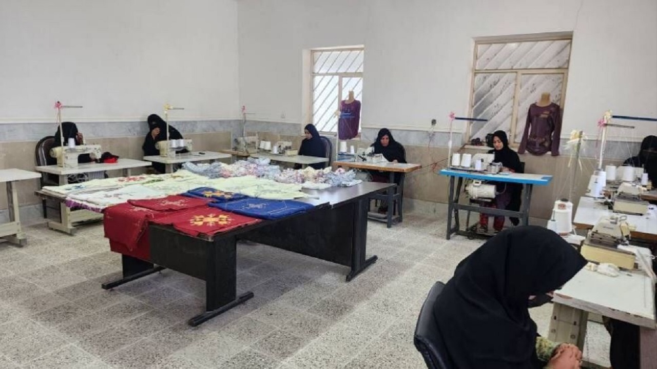 کارگاه تولید پوشاک در میرجاوه به بهره‌برداری رسید