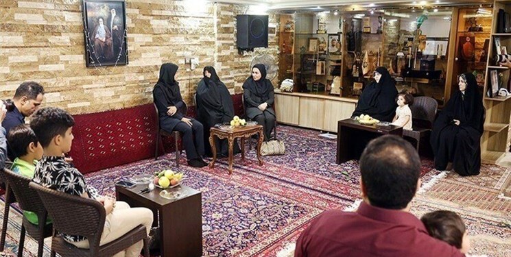 اهدای مدال قهرمانی به خانواده شهید تهرانی مقدم + تصاویر