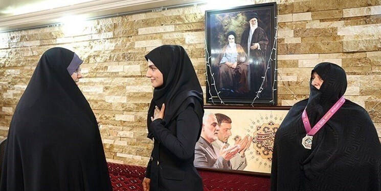 اهدای مدال قهرمانی به خانواده شهید تهرانی مقدم + تصاویر
