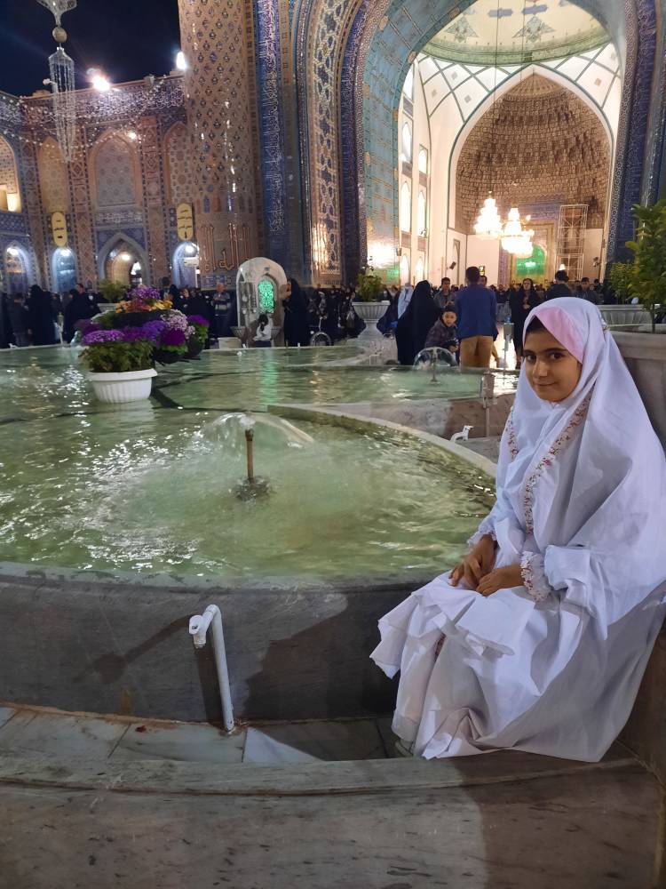 حضور دختر نونهال در حرم