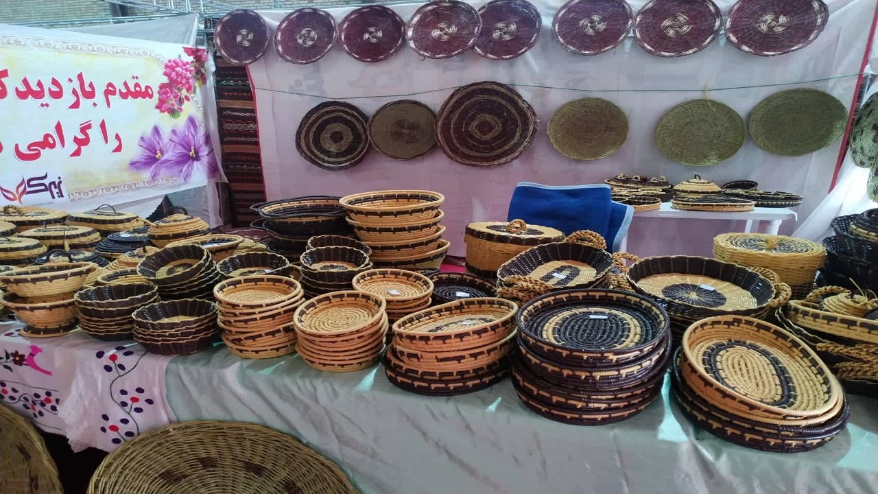 برپایی نمایشگاه صنایع دستی در قاینات + تصاویر