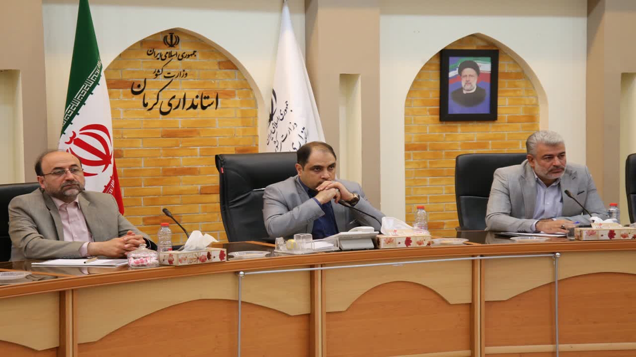 دفاتر مشاوره املاک غیرمجاز شناسایی و با آن‌ها برخورد شود