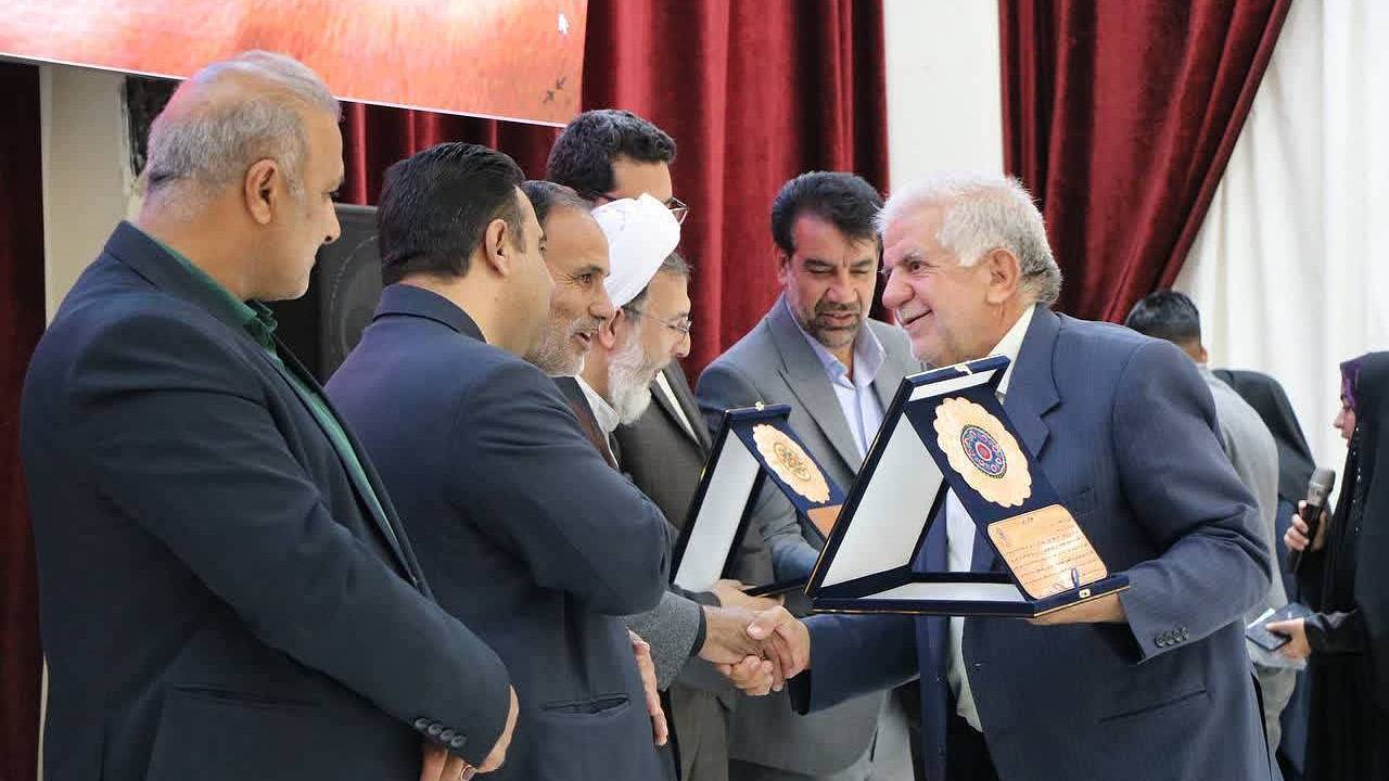 تجلیل از خیرین و نیک اندیشان انجمن حمایت از زندانیان در رفسنجان