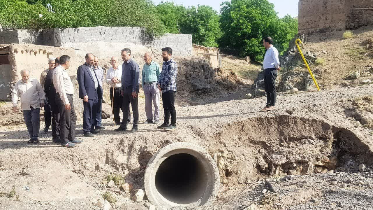 خدمت رسانی به روستا‌های سیل زده بوئین زهرا با سرعت در حال انجام است