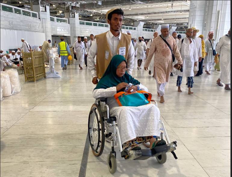 طواف خانه خدا با ویلچر