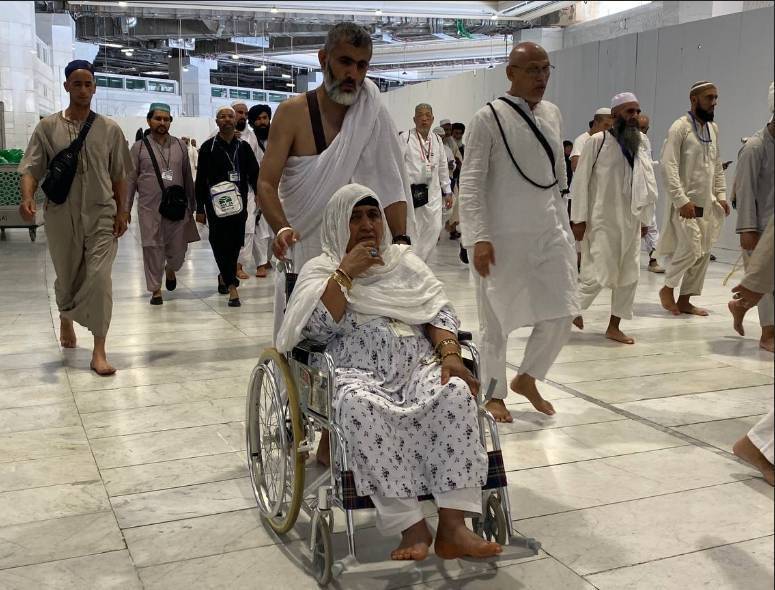 طواف خانه خدا با ویلچر