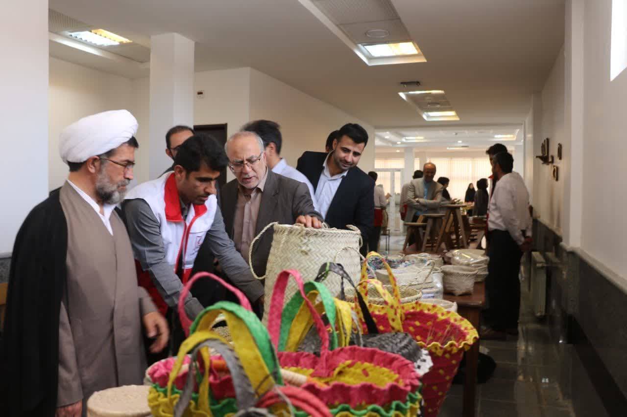 افتتاح اولین نمایشگاه دستاورد‌های اعضای داوطلب هلال احمر کرمان