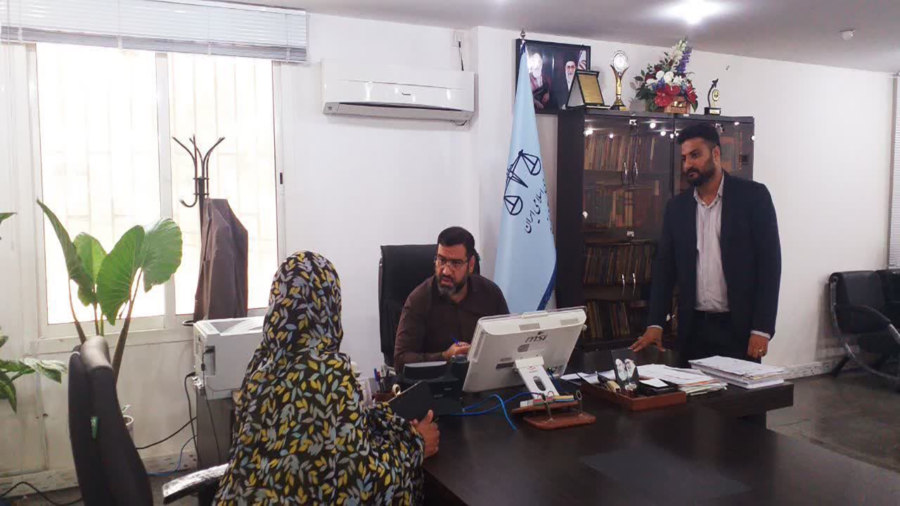 پاسخگویی به مطالبات مردم با تشکیل میز خدمت مسئولان قضایی در دادسرای بندرعباس
