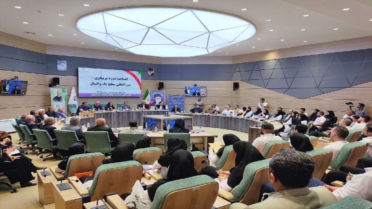 دوره مربیگری بین‌المللی والیبال سطح یک جهان در سنندج آغاز شد