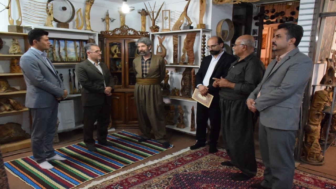 تجلیل از هنرمندان پیشکسوت صنایع‌دستی و هنر‌های سنتی کردستان