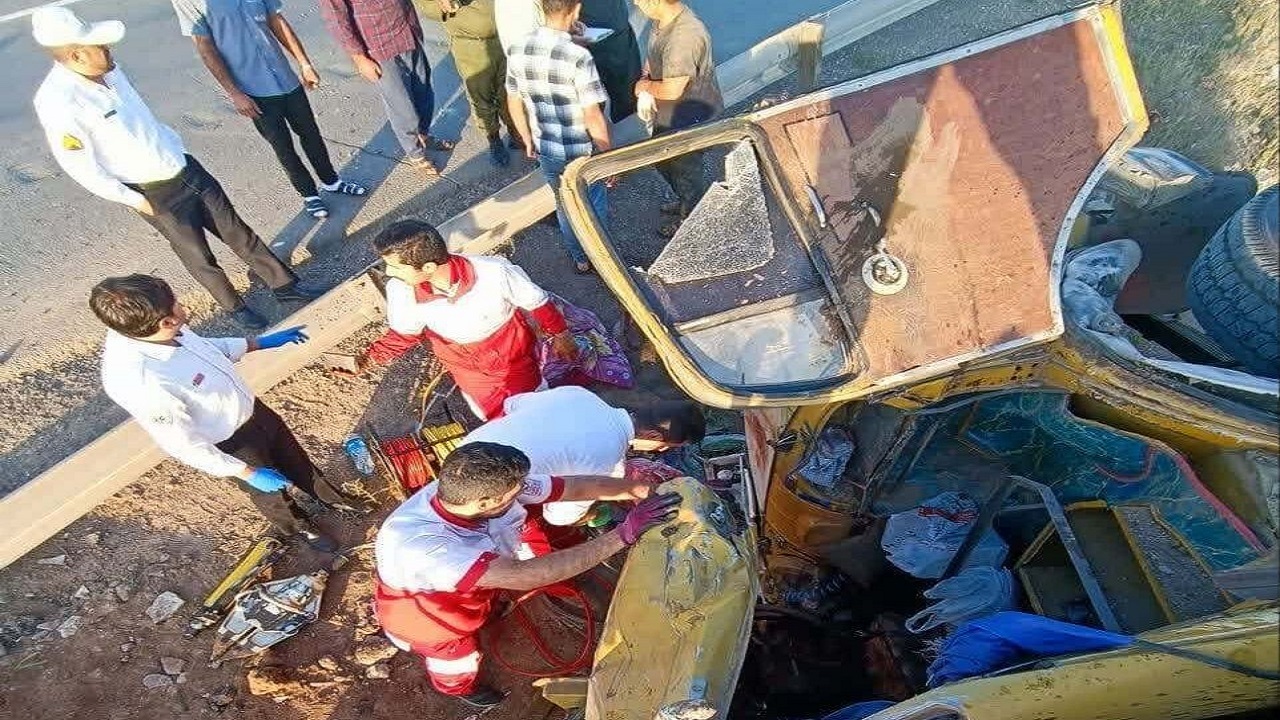 واژگونی کامیون در زنجان ۲ مصدوم برجا گذاشت