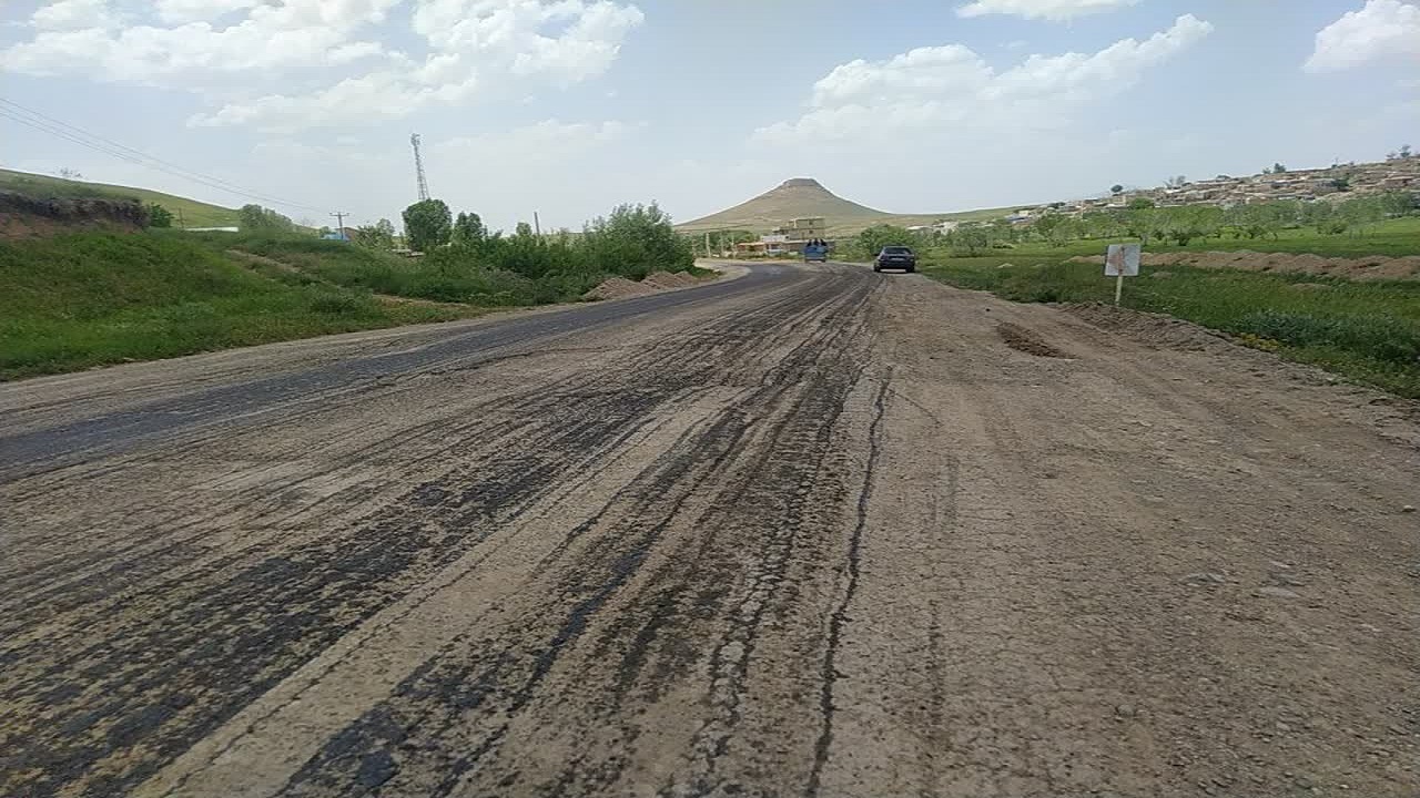 آغاز عملیات آسفالت‌ریزی مسیر منتهی به مجموعه جهانی تخت سلیمان