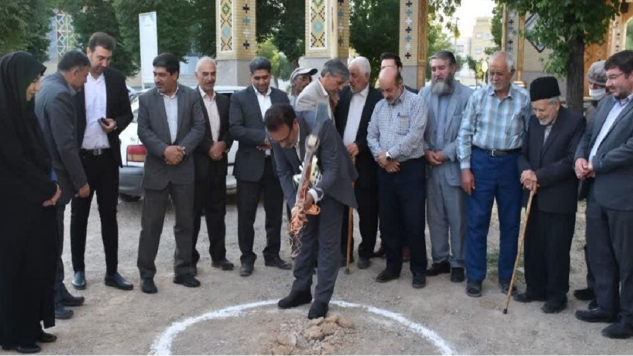 کلنگ زنی ۶ طرح عمرانی در شهر بروجن