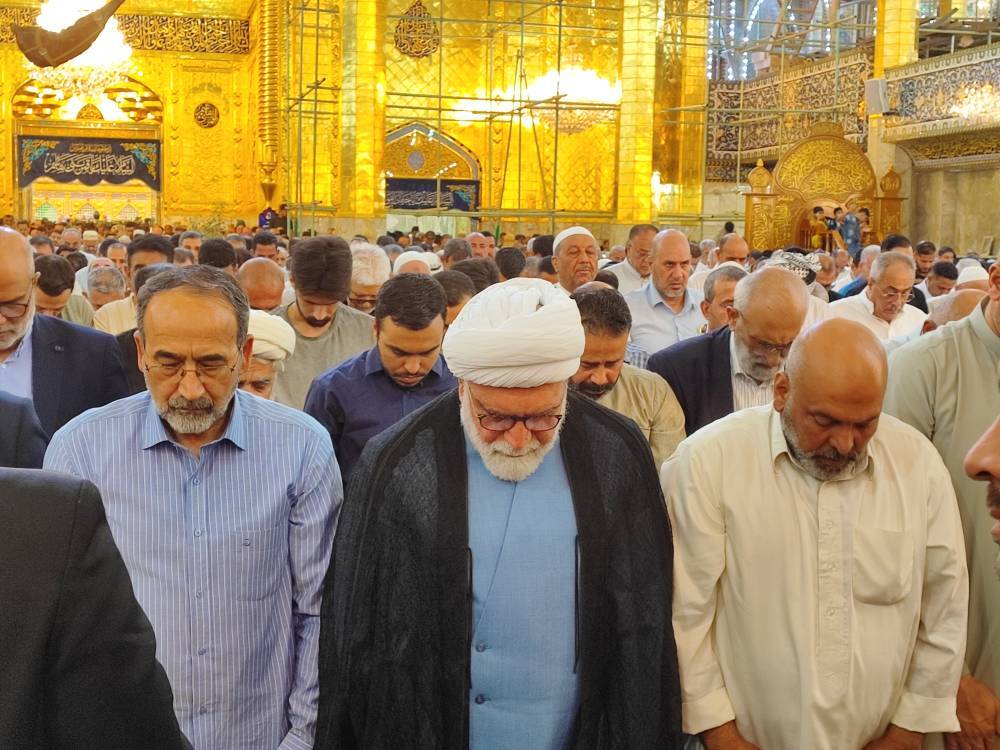 نماز خواندن تولیت آستان قدس رضوی