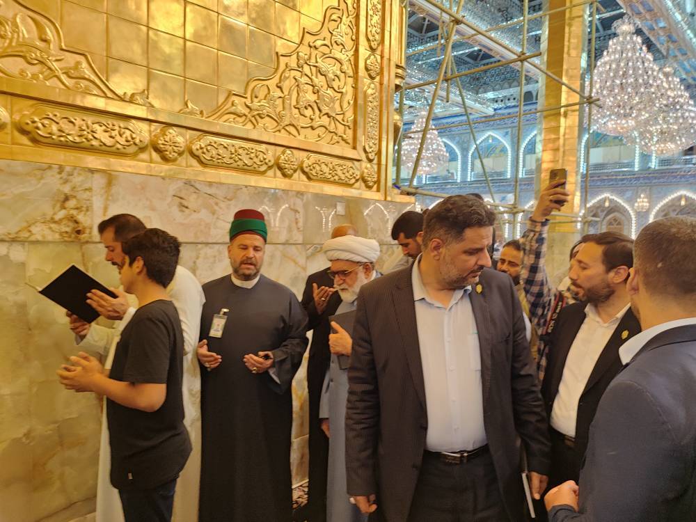 حضور تولیت آستان حرم رضوی در حرم حضرت ابوالفضل العباس(ع)