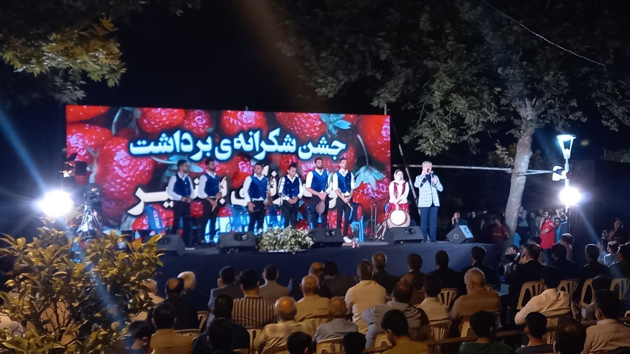 جشن شکرانه برداشت توت فرنگی در بهنمیر + فیلم