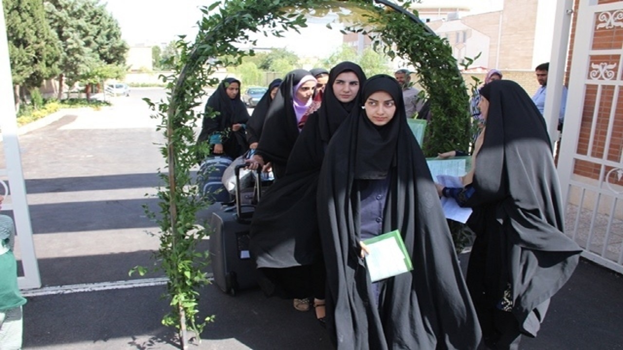 اعزام دانش آموزان زیارت اولی گلستان به مشهدمقدس