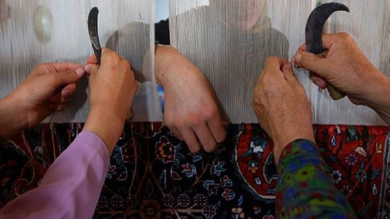 حمایت کمیته امداد خراسان شمالی از بافندگان فرش دستباف با خرید تضمینی