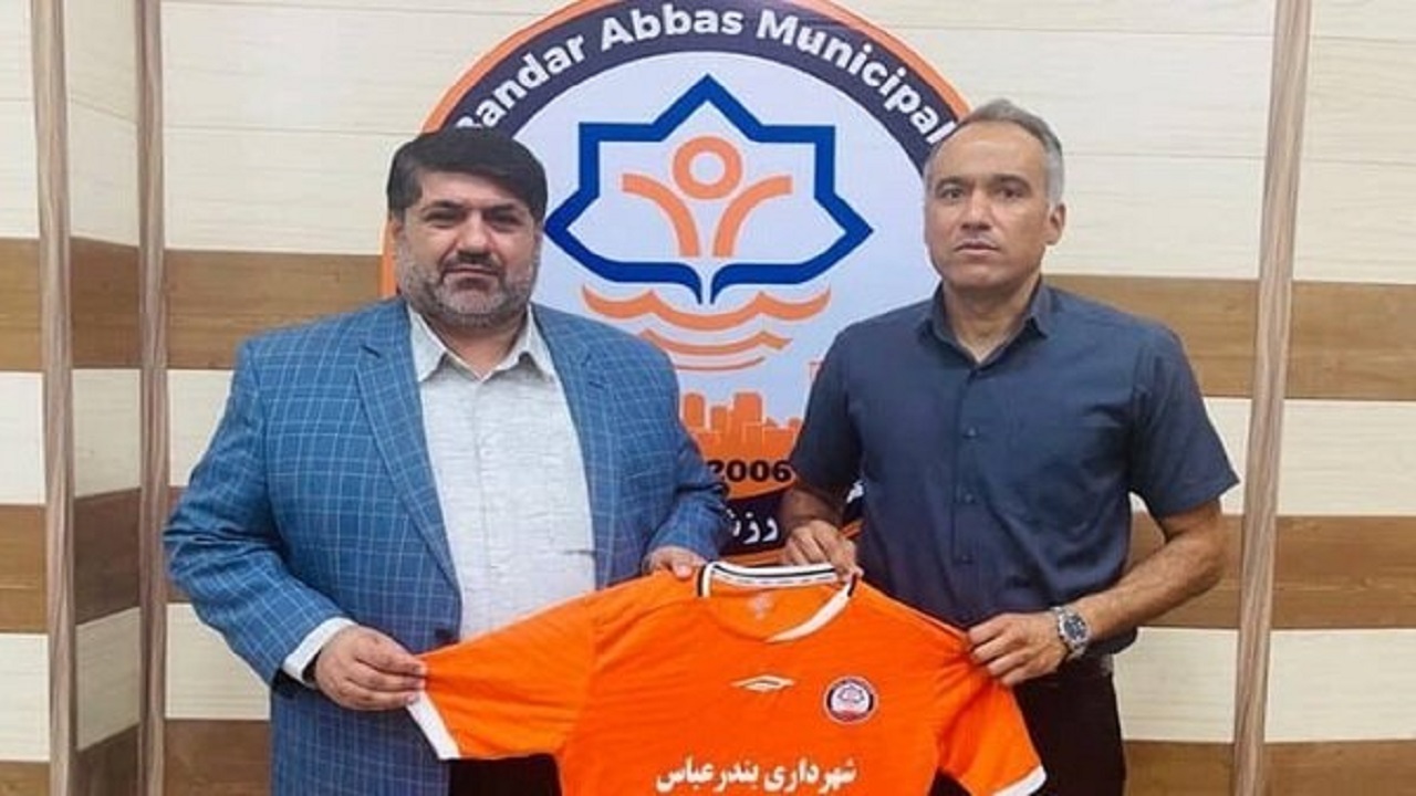 استعفای سرمربی تیم فوتبال ساحلی شهرداری بندرعباس/ رضایی پور جانشین تامینی شد