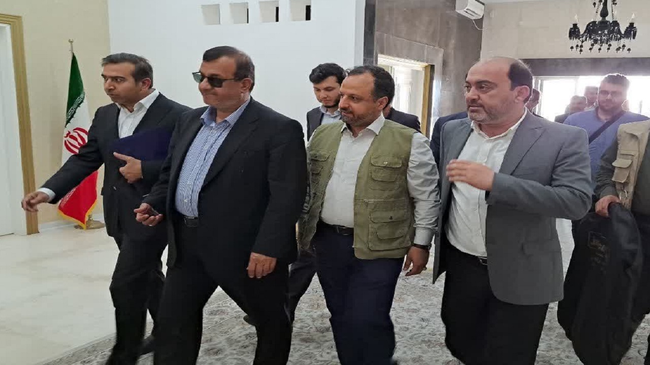 وزیر اقتصاد وارد بندرعباس شد