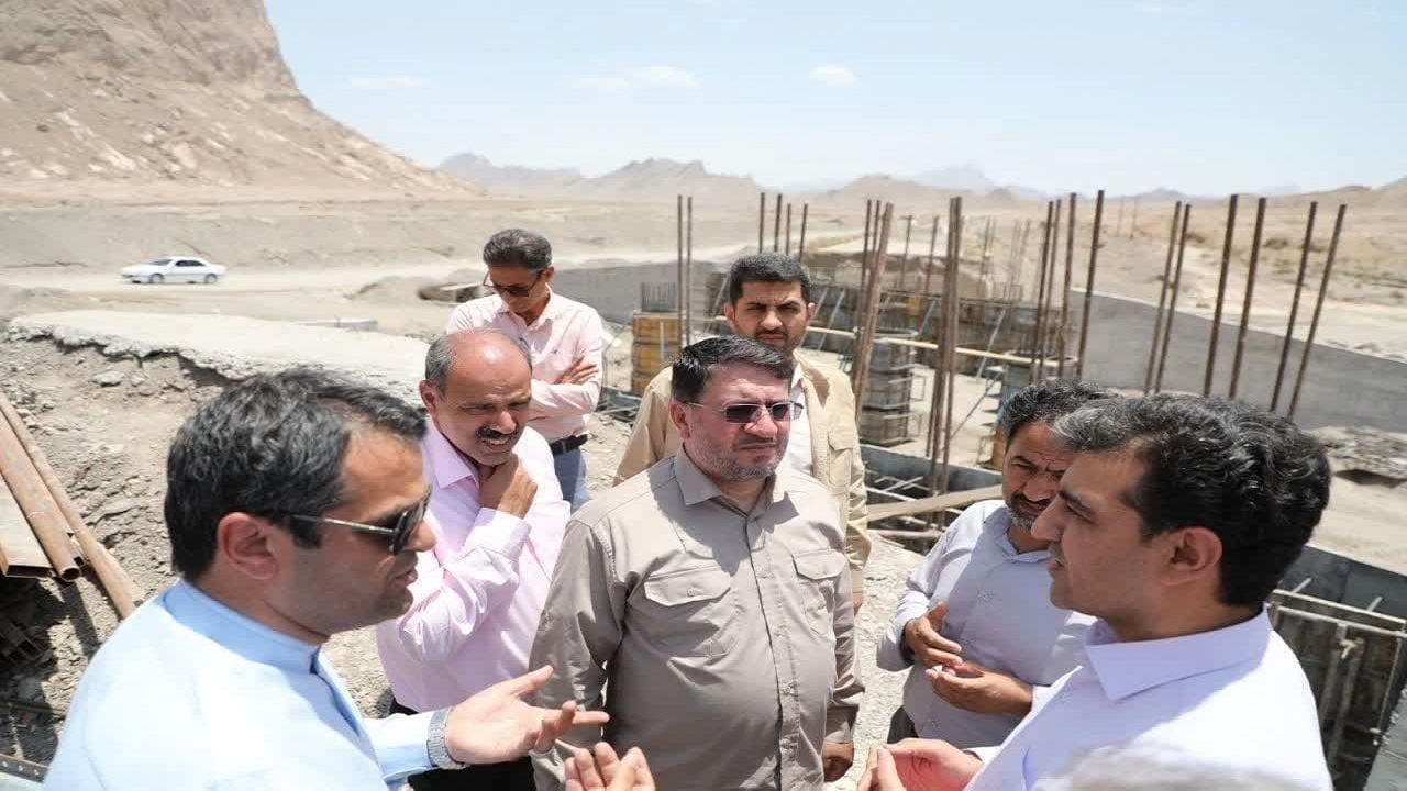 بازدید استاندار از دو طرح عمرانی جاده‌ای