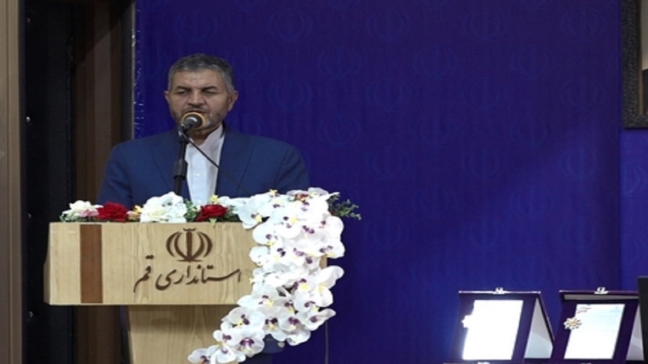 تجلیل از دانش آموزان مدال آور قمی