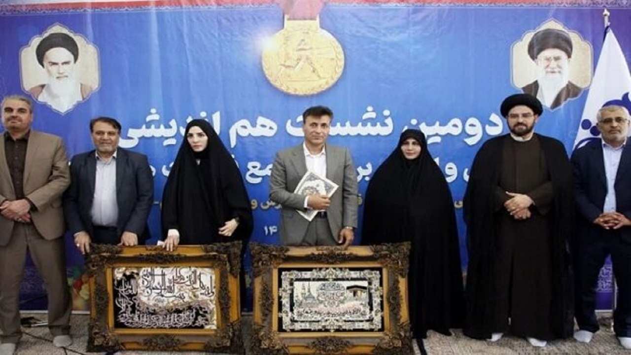 تجلیل از دو ورزشکار قمی که قهرمانی را با پهلوانی در آمیختند