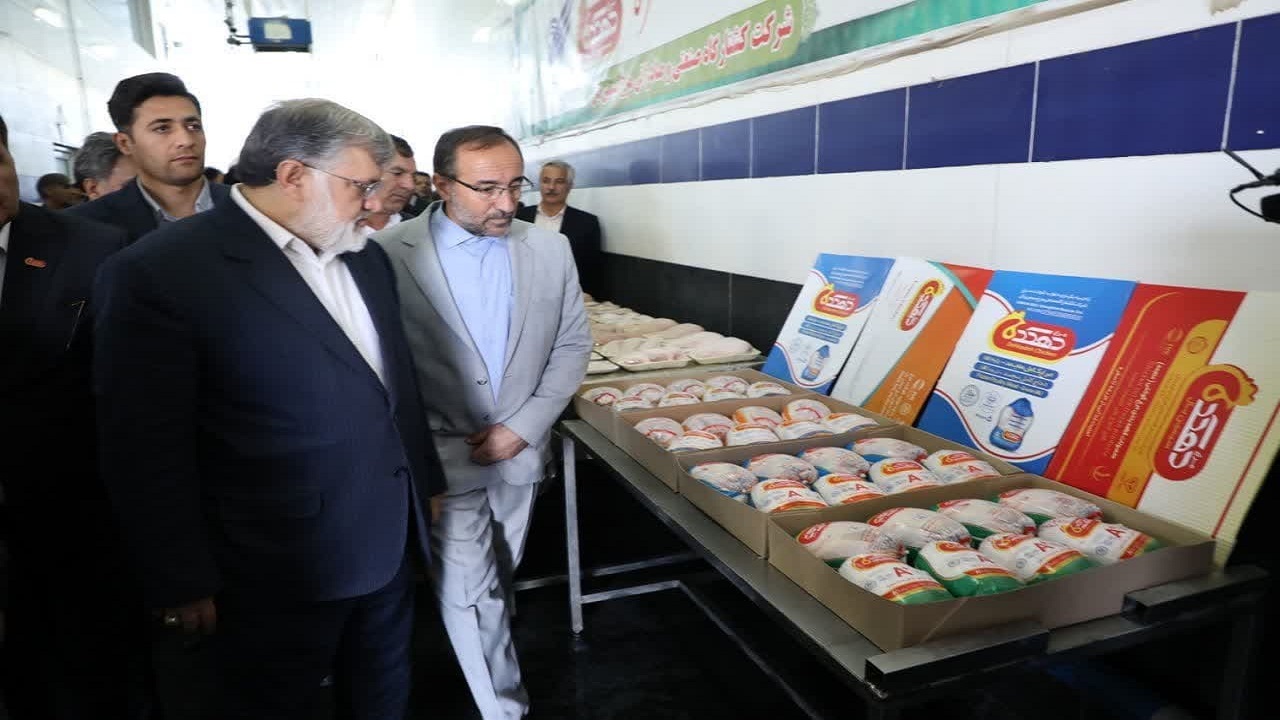 بازدید استاندار آذربایجان غربی از زنجیره تولید یکپارچه تولید گوشت مرغ در میاندوآب