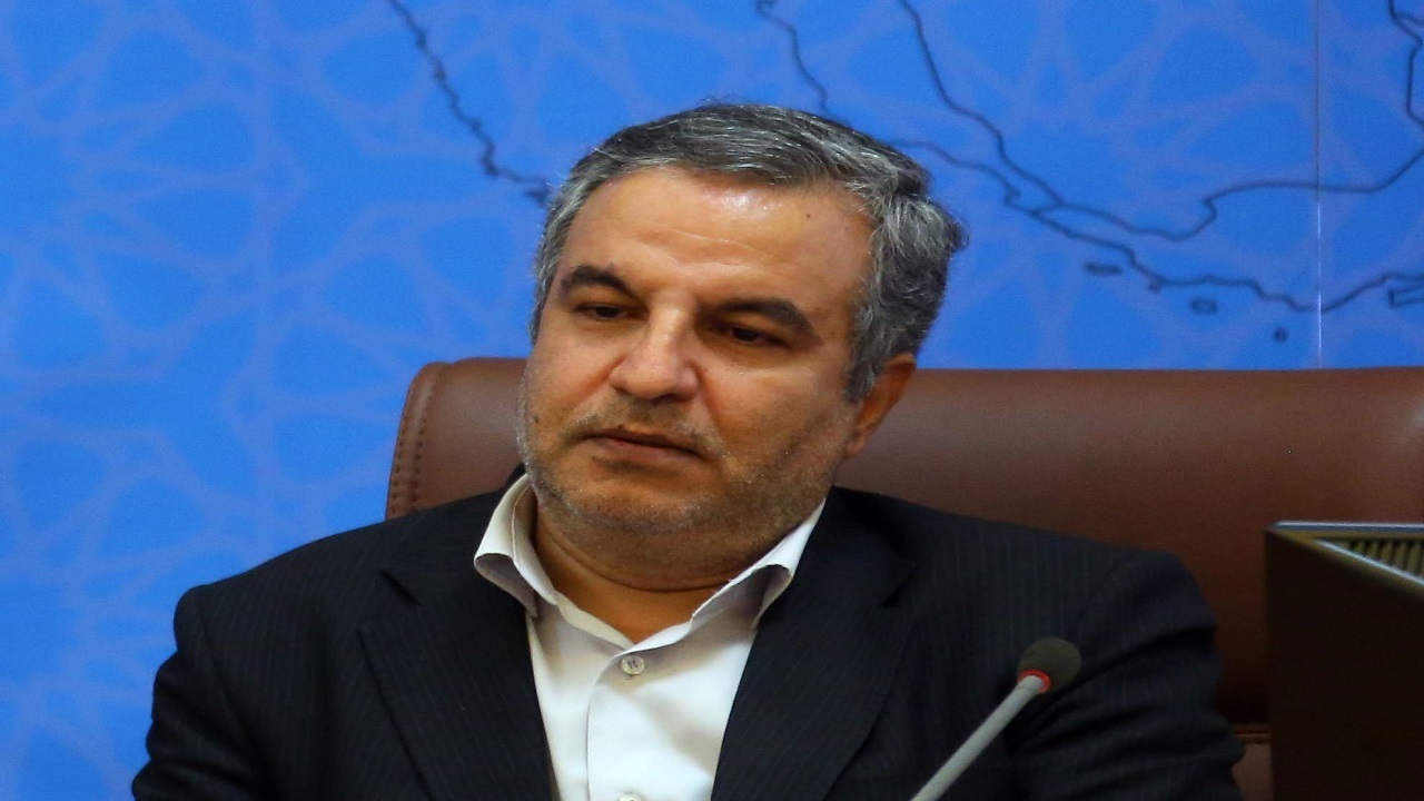 بازدید سرزده معاون دیوان محاسبات از حوزه امتحان نهایی دانش آموزان