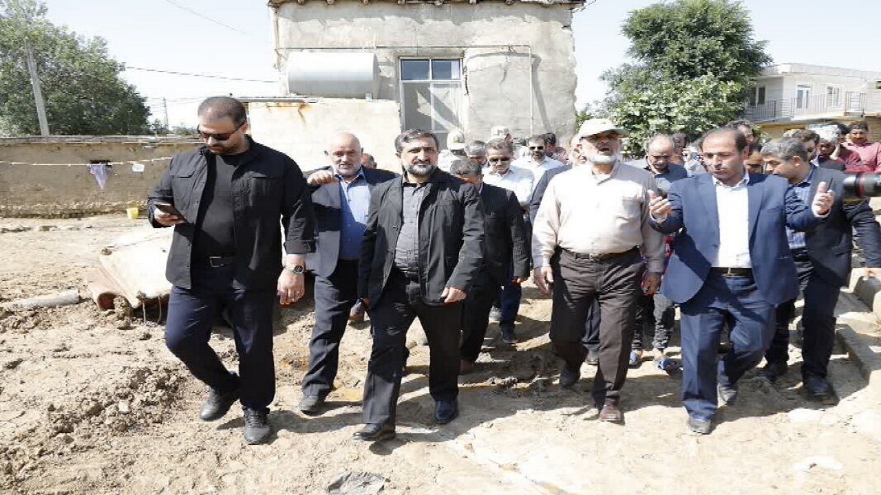 وزیر کشور از روستا‌های سیل‌زده گرمی بازدید کرد