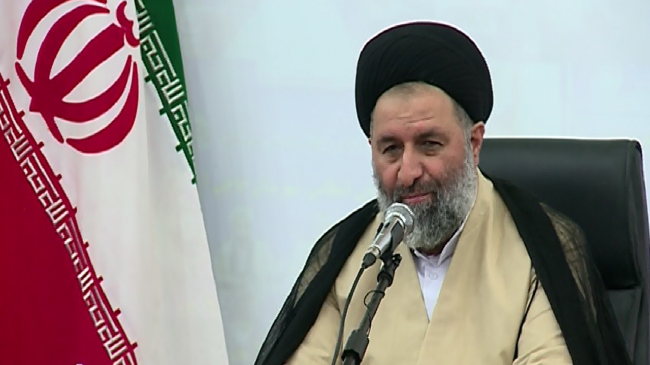 عزت نظام اسلامی مدیون خون شهیدان است