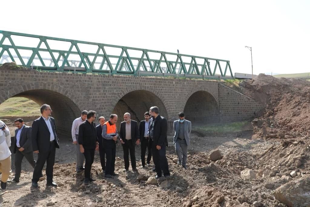 بازدید وزیر کشور از پل بنیاد آباد در جاده اردبیل- سرچم