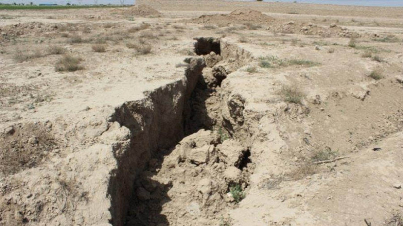 افت سطح آب‌های زیر زمینی عامل فرونشست‌ها در دشت سمنان