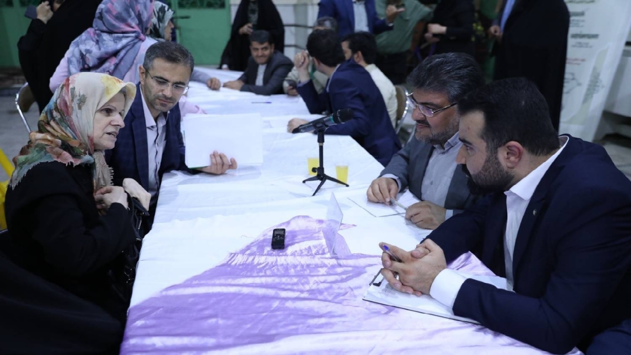 رسیدگی به مشکلات حقوقی و شهری مردم در میز خدمت مرکز وکلای قوه‌قضاییه