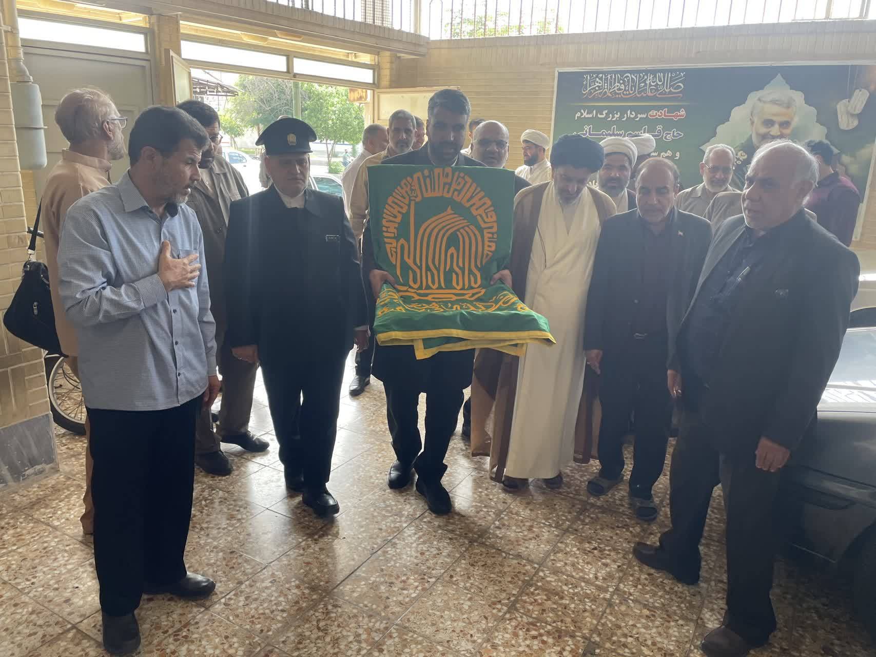کاروان زیر سایه خورشید کاروان زیر سایه خورشید