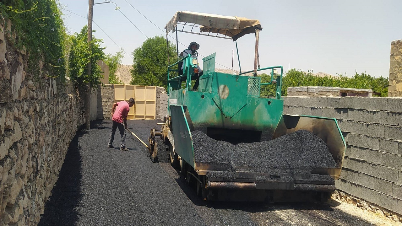 اجرای آسفالت ۱۳ هزار متر مربع از معابر روستای بناری چرام