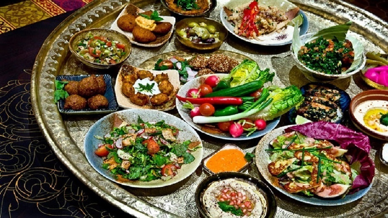 شناخت فرهنگ و آداب و رسوم یک منطقه با امتحان کردن غذا‌