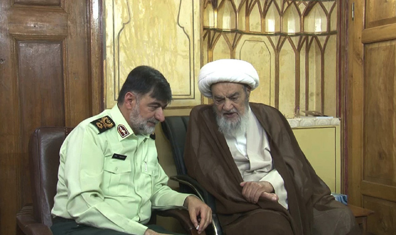 دیدار فرمانده کل انتظامی با آیت‌الله مظاهری از مراجع تقلید و رئیس حوزه علمیه اصفهان