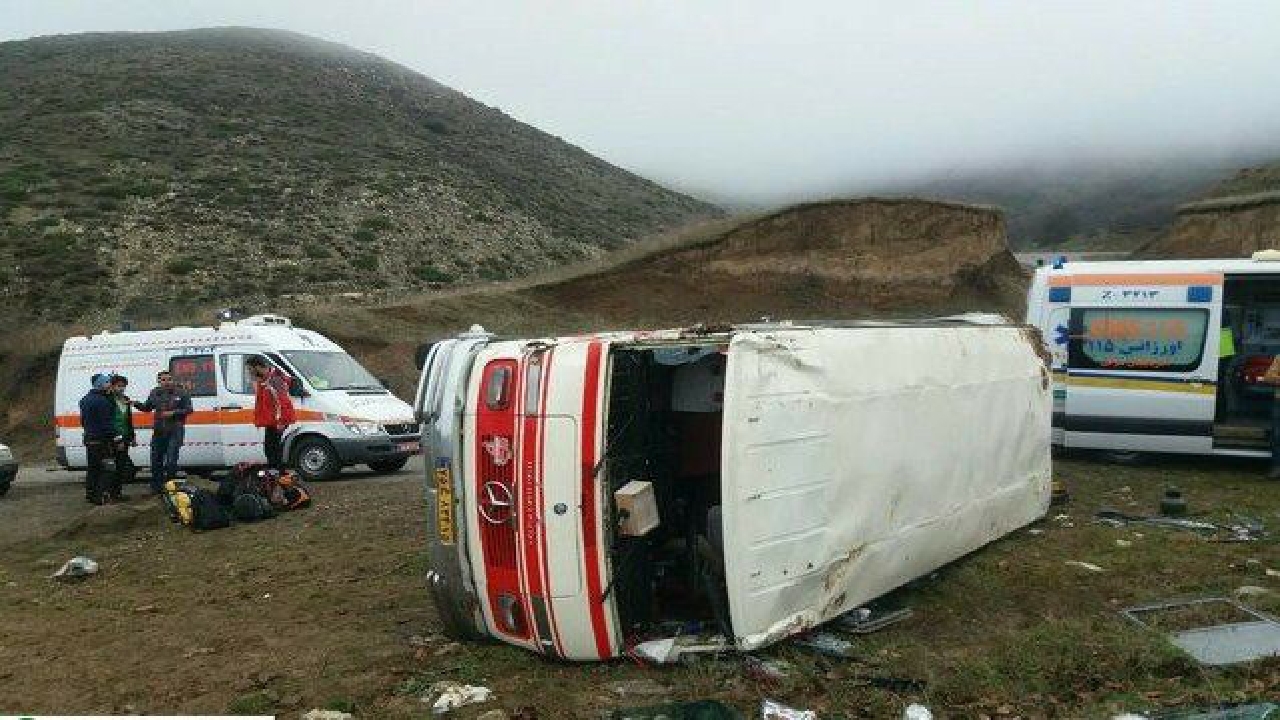 مصدومیت ۹ نفر بر اثر تصادف مینی بوس با مانع