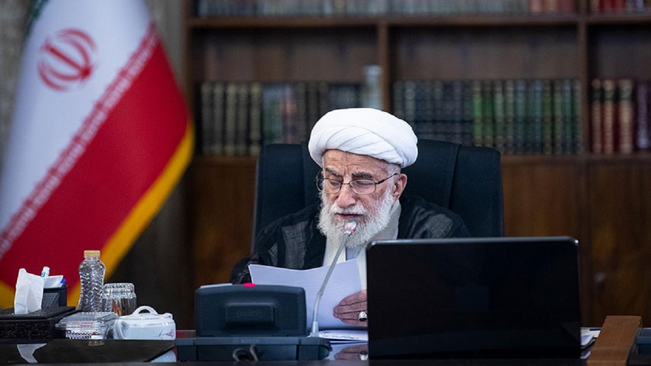 مسئولان خودشان را با شهید چمران بسنجند